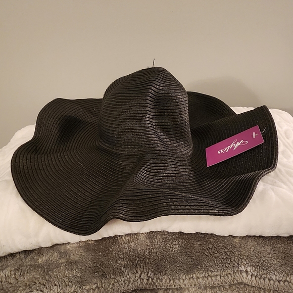 Black Sunhat - Picture 1 of 3
